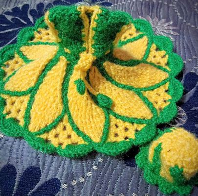 Crochet In Reversible Laddu Gopal Ji Poshak With Matching Cap