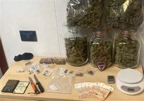 Youtg Net Cagliari Sorpreso Con La Droga Nascosta In Un Calzino