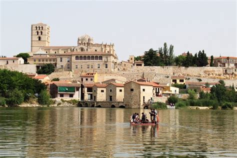 La barcaza del Duero reanuda sus paseos entre las Aceñas de Olivares