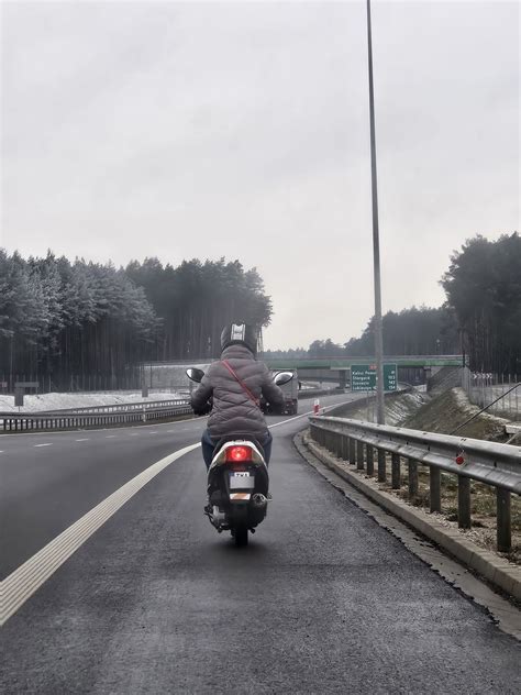 Skuterem I Rowerem Po Drodze Szybkiego Ruchu Aktualno Ci Komenda