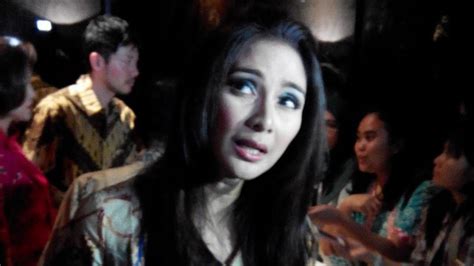 Foto Maudy Koesnadi Dan Dede Yusuf Main Wayang Orang