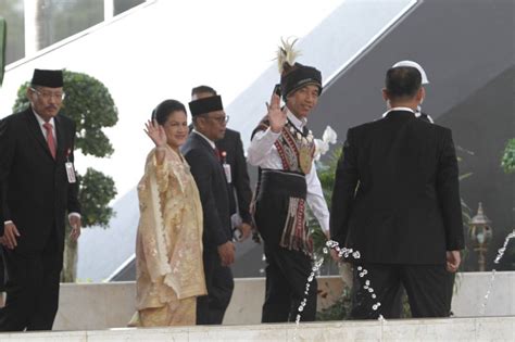 Presiden Jokowi Pakai Baju Adat Tanimbar Maluku Di Sidang Tahunan MPR