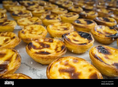 Tartas de crema portuguesa tradicional fotografías e imágenes de alta