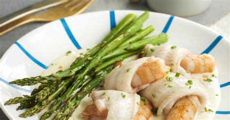 Popietas De Lenguado Rellenas De Langostinos Con Salsa De Cava