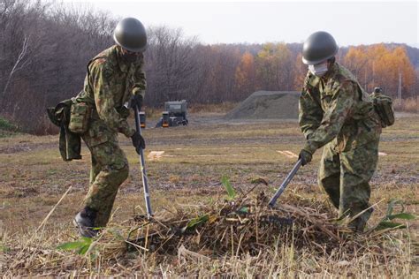 陸上自衛隊 第2師団【公式】 On Twitter 第2師団は、上富良野演習場及び鬼志別演習場において、演習場秋季定期整備を行い、訓練基盤