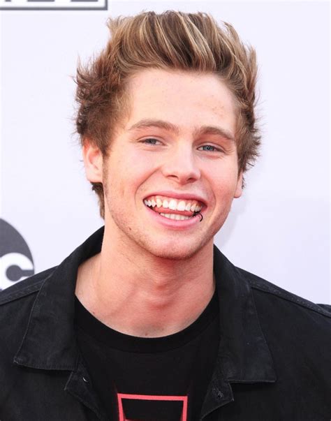 Luke Hemmings Picture 17 2014 American Music Awards Arrivals