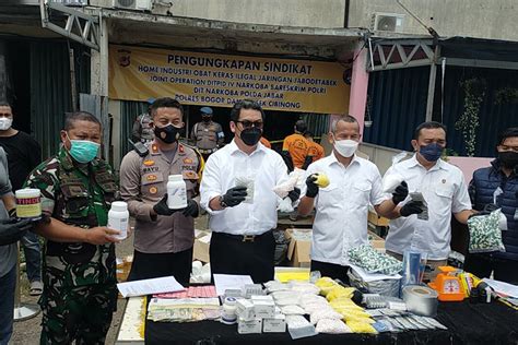 Gerebek Home Industry Obat Keras Ilegal Di Bogor Polisi Sita Jutaan Pil