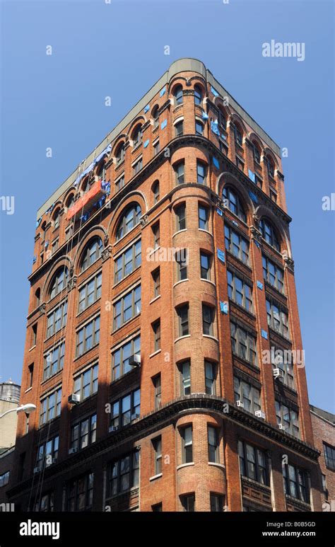 Traditional Art Deco building in New York City Stock Photo - Alamy