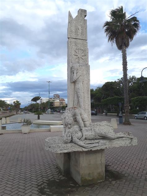 Monumento Ai Caduti Del Mare Giulianova Pietre Della Memoria