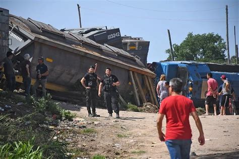 Descarril Un Tren Con Cereal En La Ciudad De Santa Fe Y Vecinos Se