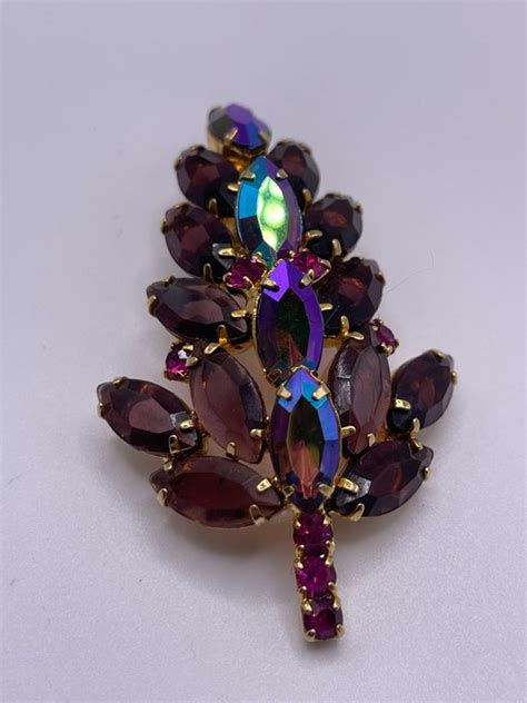 Vintage Juliana Purple Leaf Crystal Rhinestones Brooc Gem