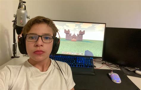 Fastest Time To Build A Castle In Minecraft Creative Mode With A Mouse And Keyboard Guinness