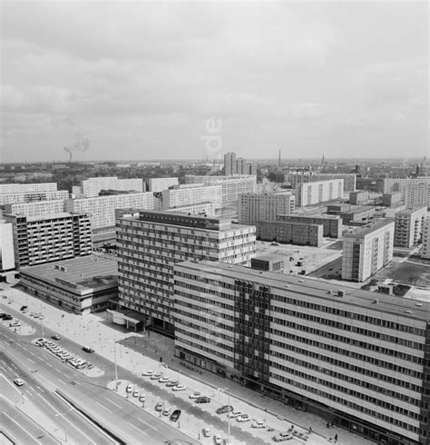 DDR Bildarchiv Berlin Blick auf Otto Braun Straße in Berlin Mitte