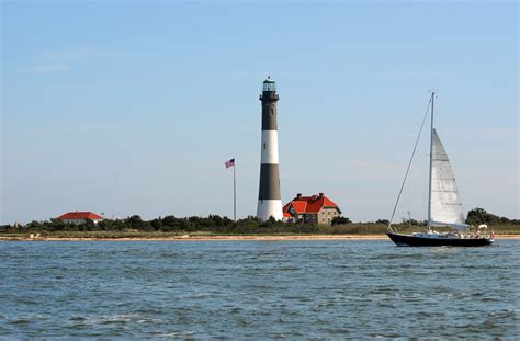 Beach, boats and more...: Lighthouse and the Sailboat