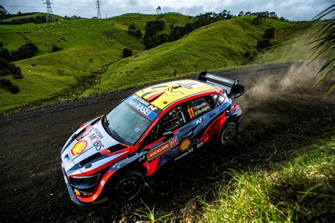 Tänak Rovanperä y Neuville penalizados en Nueva Zelanda por exceder