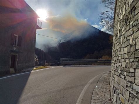 Giornata Campale Per Gli Incendi In Piemonte Bruciano I Boschi Nel