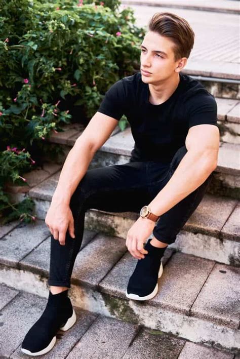 What Color Shirt Goes With Black Jeans Pics • Ready Sleek