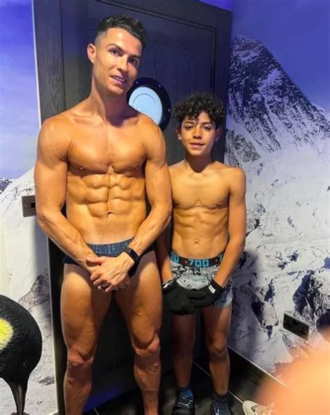 Cristiano Ronaldo Shows Off Ripped Physique As He Joins Local Gym Daily Star