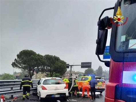 Incidente In Tangenziale Con Un Ferito Grave Live It