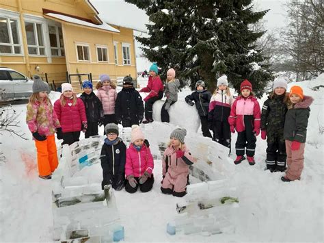Alaluokka jäälinnassa