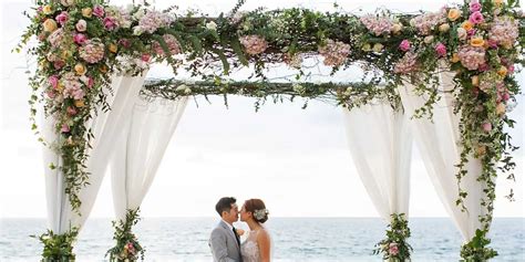 Beach Wedding Flowers - Jaran Images Professional Photographer in Phuket