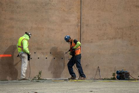 EEUU destruye prototipos de muro en frontera con México