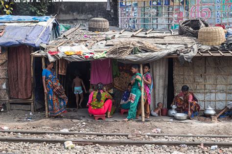 Bangladesh Slums Stock Photo - Download Image Now - iStock