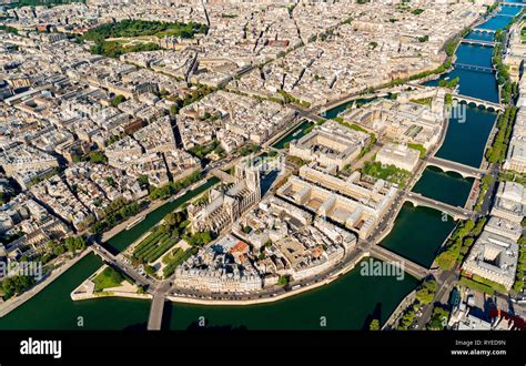 Vue aérienne de l Ile de la Cité Paris France avec Notre Dame et Sainte