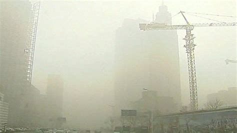 Chinese cities blanketed by thick smog - BBC News