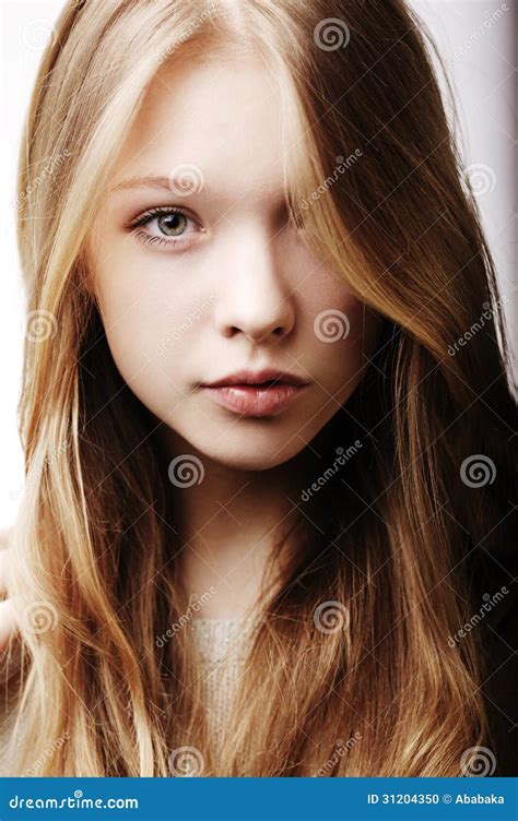 Beau Portrait De Ladolescence De Fille Photo Stock Image Du Visage