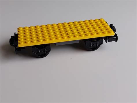 Lego vlak platforma pro vlastní vagon žlutá Aukro