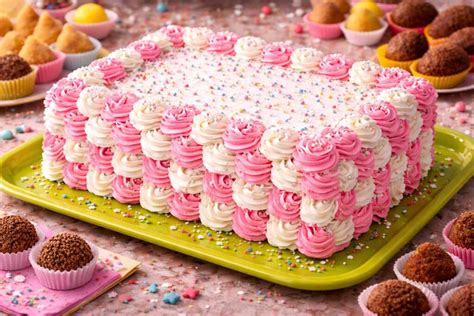 Bolos Para 50 Pessoas - Bolo de Aniversário para 50 Pessoas