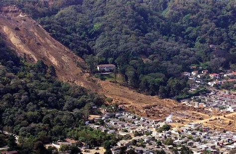 El Salvador Recuerda A Víctimas De Terremoto De 2001 Centroamérica360