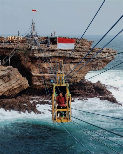 Pantai Timang Spot Menguji Adrenalin Di Ganasnya Ombak Laut Selatan