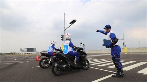 Ingin Berkendara Aman Kenali 120 Potensi Bahaya Di Jalan