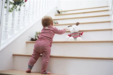 Impulsa A Tu Bebé A Subir Y Bajar Escaleras Abrazando Su Desarrollo