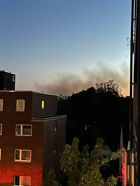 Feuer In Erkrath Feuerwehr L Scht Brand Auf Terrasse