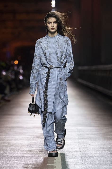 Louis Vuitton Pre Autunno 2023 RUNWAY MAGAZINE Ufficiale