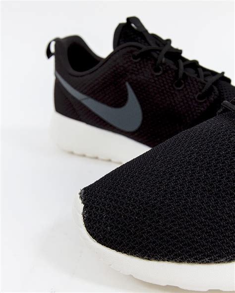 Nike Roshe One 511881 010 Footish If Youre Into Sneakers