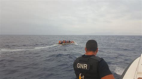 Gnr Resgata Migrantes No Mar Egeu Estavam Num Insufl Vel Renascen A