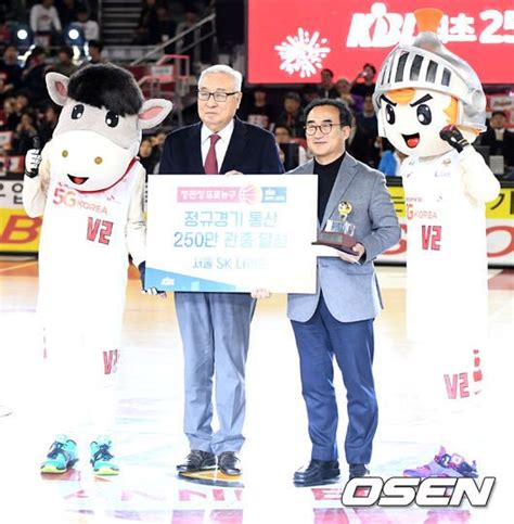 사진 Sk 나이츠 Kbl 최초 250만 관중 돌파 시상식 네이트 스포츠