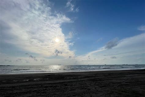 Pantai Indah Bosowa Di Makassar Jam Buka Dan Harga Tiket