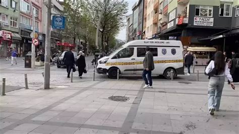 Kavga eden esnafı ayırmaya çalıştı Silahla vurularak yaralandı