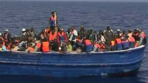 Llegan A La Isla Italiana De Lampedusa 2500 Inmigrantes L Rtve