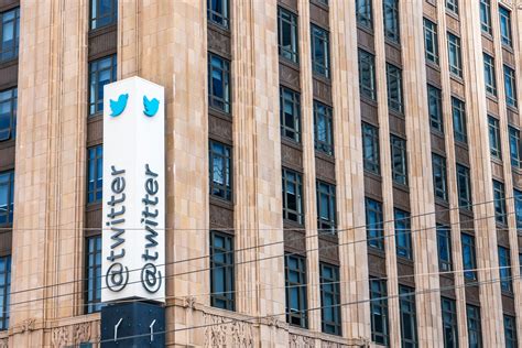 Funny twitter accounts are helping people cope with the news 13