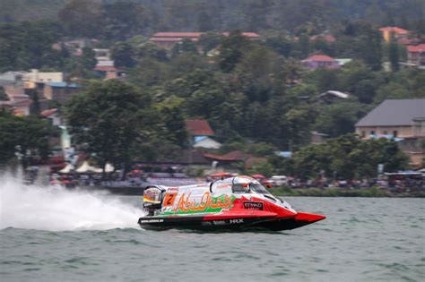 Kopiko F1 Powerboat Danau Toba Resmi Dimulai Sesi Latihan Bebas