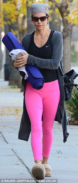 Barefaced Lisa Rinna Wears Slippers As She Heads To A Yoga Class