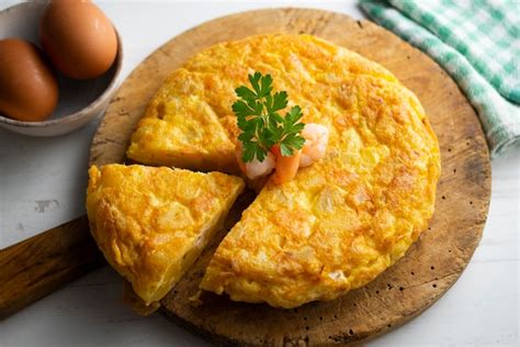 Tortilla De Patatas Con Gambas Receta De Tapa Tradicional Con Huevo