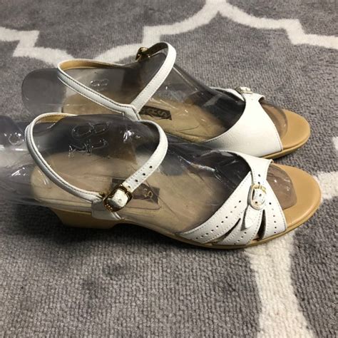 SAS | Shoes | Sas Womens 85 White Strappy Sandals | Poshmark