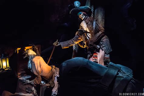 Video Photos Pirates Of The Caribbean Battle For The Sunken Treasure